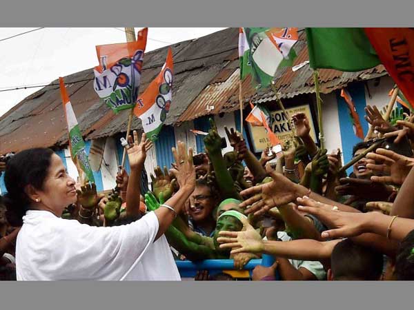 শুধু গ্রাম নয় শহরও 'দিদি'-র সঙ্গেই, কলকাতায় তো ফুল মার্কস! শুধু গ্রাম নয় শহরও 'দিদি'-র সঙ্গেই, কলকাতায় তো ফুল মার্কস!