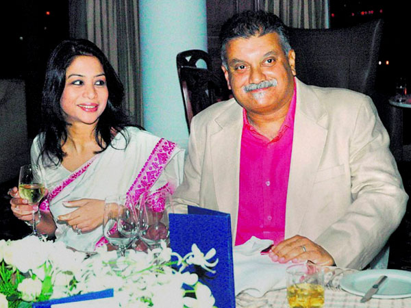 জেলবন্দি ইন্দ্রাণীকে 'প্রেমপত্র' লিখেছেন পিটার মুখার্জী! জেলবন্দি ইন্দ্রাণীকে 'প্রেমপত্র' লিখেছেন পিটার মুখার্জী!