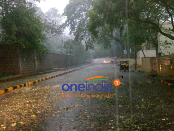 সকালে কলকাতায় বৃষ্টি