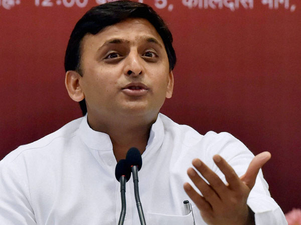 অখিলেশের সভা ঘিরে বিতর্ক