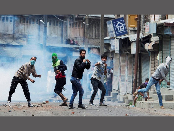 কাশ্মীরে আহত পিডিপি বিধায়ক
