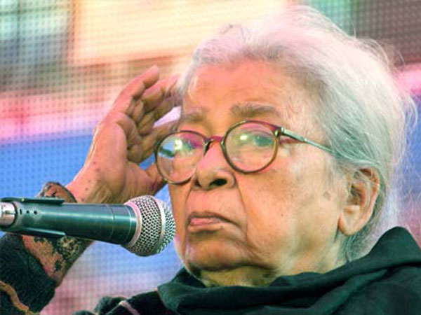 নব্বইয়ে বিদায়, চলে গেলেন প্রখ্যাত লেখিকা মহাশ্বেতা দেবী! নব্বইয়ে বিদায়, চলে গেলেন প্রখ্যাত লেখিকা মহাশ্বেতা দেবী!