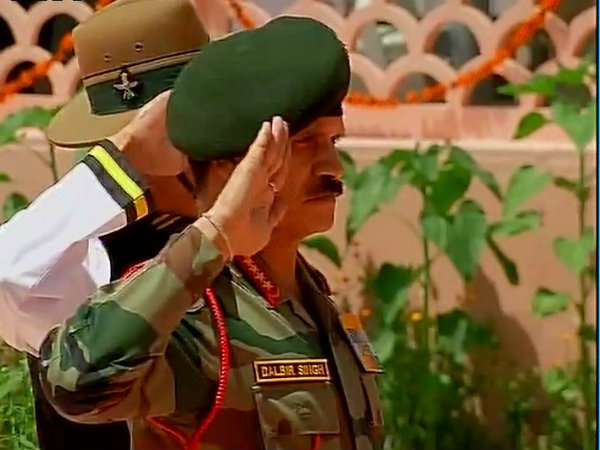 সেনা প্রধানের শ্রদ্ধাজ্ঞাপন