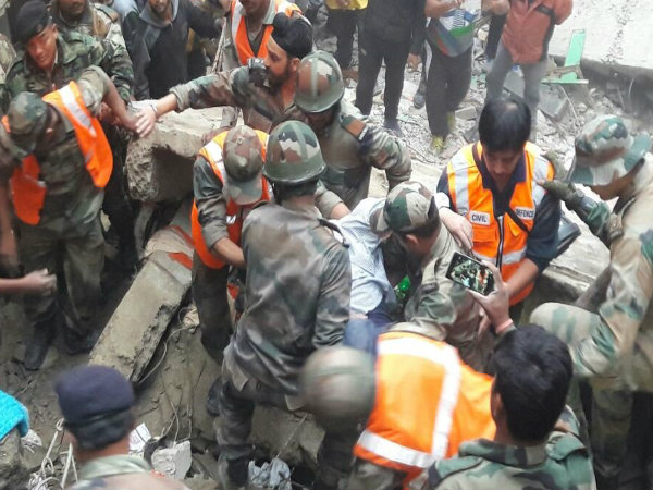 দার্জিলিংয়ে বহুতল ভেঙে চাপা পড়ে মৃত ৪, আহত ৩ দার্জিলিংয়ে বহুতল ভেঙে চাপা পড়ে মৃত ৪, আহত ৩