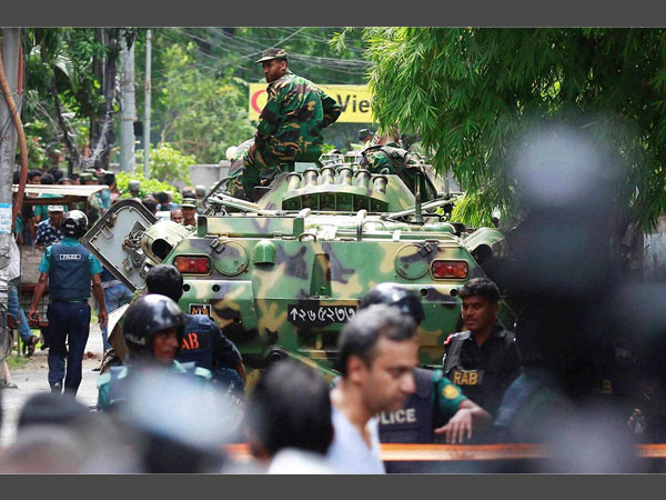 ঢাকা রেস্তোরাঁয় সন্ত্রাসের মূলচক্রী লুকিয়ে পশ্চিমবঙ্গে, বলছে ঢাকা ট্রাইবুন রিপোর্ট ঢাকা রেস্তোরাঁয় সন্ত্রাসের মূলচক্রী লুকিয়ে পশ্চিমবঙ্গে, বলছে ঢাকা ট্রাইবুন রিপোর্ট