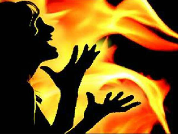 ধারের ১৫০০ টাকা ফেরত চেয়ে হাওড়ায় এক ব্যক্তি অগ্নিদগ্ধ ধারের ১৫০০ টাকা ফেরত চেয়ে হাওড়ায় এক ব্যক্তি অগ্নিদগ্ধ