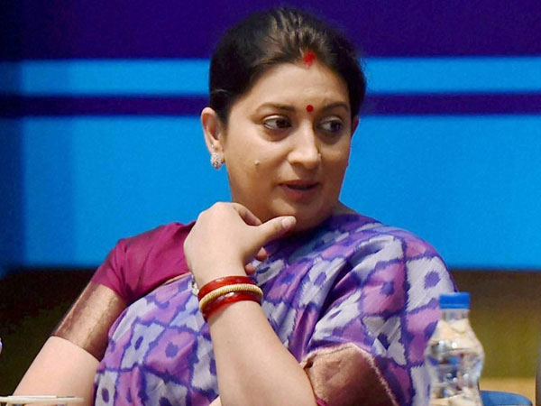 স্মৃতিকে বস্ত্র মন্ত্রকে সরানোর পিছনে অন্য মাস্টারস্ট্রোক? স্মৃতিকে বস্ত্র মন্ত্রকে সরানোর পিছনে অন্য মাস্টারস্ট্রোক?