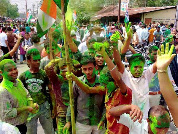 শহিদ দিবসে বিরোধী দলে ভাঙন, বাম-কং ছেড়ে দলে দলে যোগ তৃণমূলে শহিদ দিবসে বিরোধী দলে ভাঙন, বাম-কং ছেড়ে দলে দলে যোগ তৃণমূলে