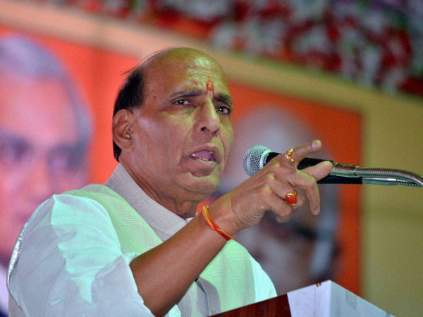 পাকিস্তানে গিয়ে সন্ত্রাসবাদ প্রশ্নে তোপ রাজনাথের