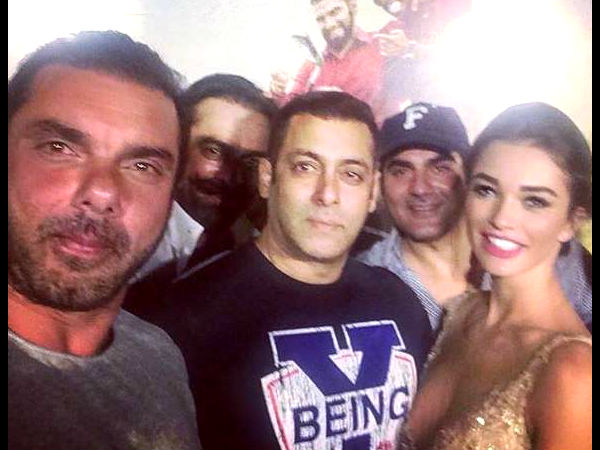 বারবার অনুরোধ করেও 'ফ্রিকি আলি'তে অভিনয়ের সুযোগ পেলেন না সলমন? বারবার অনুরোধ করেও 'ফ্রিকি আলি'তে অভিনয়ের সুযোগ পেলেন না সলমন?