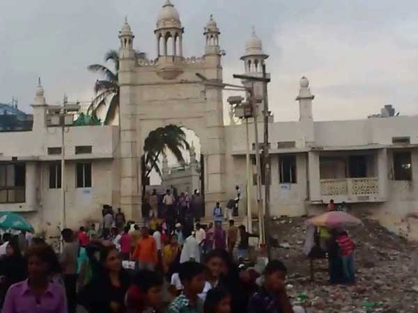 এখন থেকে হাজি আলি দরগায় মহিলারা প্রবেশ করতে পারবেন : মুম্বই উচ্চ আদালত এখন থেকে হাজি আলি দরগায় মহিলারা প্রবেশ করতে পারবেন : মুম্বই উচ্চ আদালত