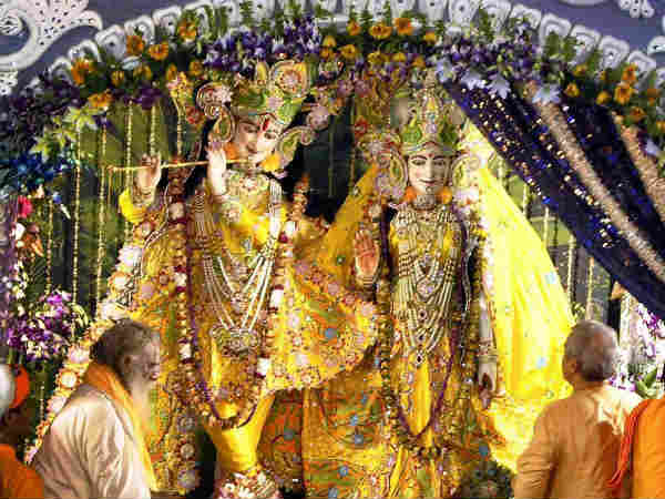 ২৯ বছর ধরে জন্মাষ্টমী উৎসবে সামিল এই মুসলিম পরিবার ২৯ বছর ধরে জন্মাষ্টমী উৎসবে সামিল এই মুসলিম পরিবার
