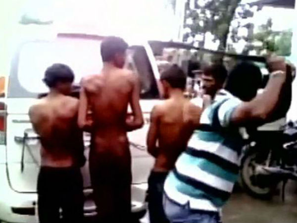 গরুর মৃতদেহ সৎকারে রাজি না হওয়ায় হামলা দলিত পরিবারের উপর গরুর মৃতদেহ সৎকারে রাজি না হওয়ায় হামলা দলিত পরিবারের উপর