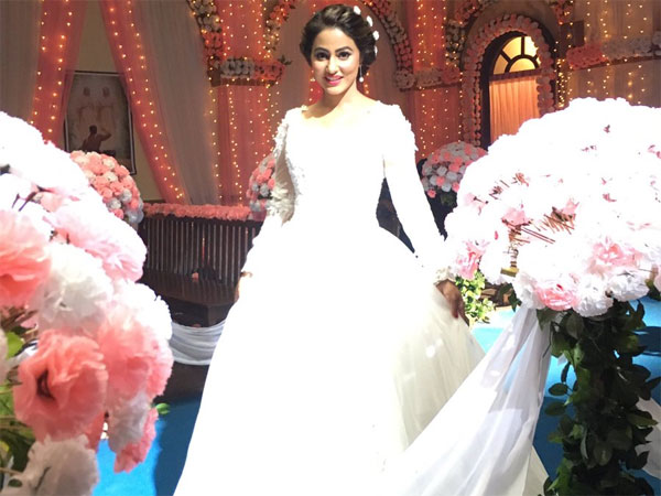 ডিভোর্সের খরচ জোগাতে নিজের বিয়ের গাউন অনলাইনে বিক্রি! ডিভোর্সের খরচ জোগাতে নিজের বিয়ের গাউন অনলাইনে বিক্রি!