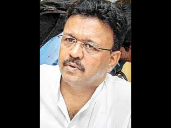 অসন্তুষ্ট অতীন