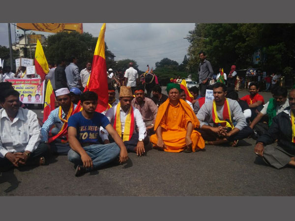 কাবেরী বিতর্কে বিক্ষোভ শুরু বেঙ্গালুরুতে