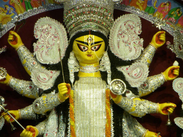 বনেদি বাড়ির পুজো টিকিয়ে রেখেছে ঐতিহ্য