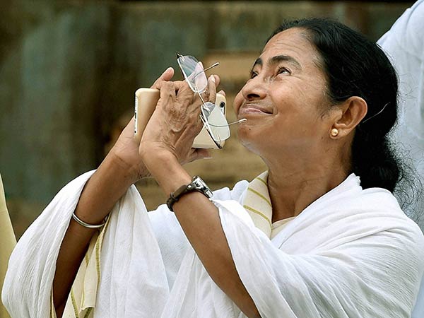 ধর্মঘট সফল :পুরষ্কার হিসাবে পুজোয় মিলতে পারে অতিরিক্ত ছুটি ধর্মঘট সফল :পুরষ্কার হিসাবে পুজোয় মিলতে পারে অতিরিক্ত ছুটি