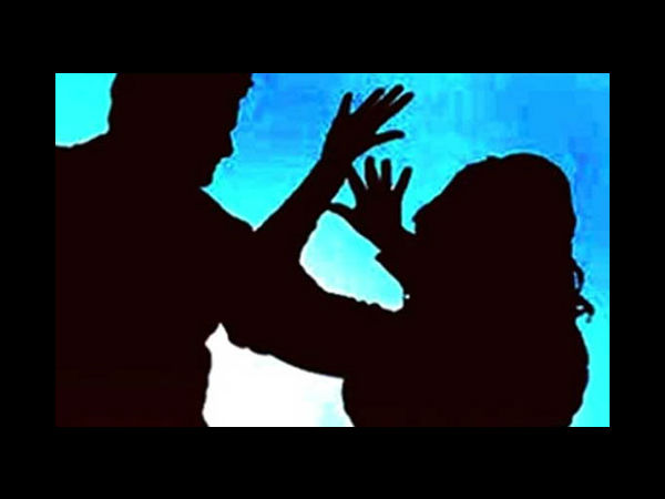 ইভটিজিংয়ের প্রতিবাদে আক্রান্ত ৮