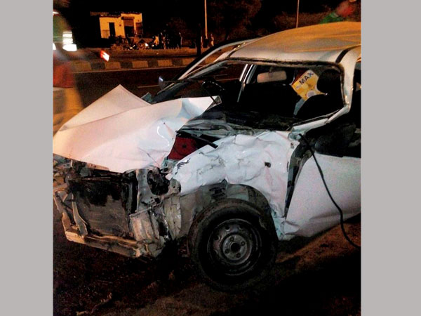 বেপরোয়া ড্রাইভিংয়ের জের : রাতের শহরে জোড়া দুর্ঘটনায় মৃত ১ বেপরোয়া ড্রাইভিংয়ের জের : রাতের শহরে জোড়া দুর্ঘটনায় মৃত ১