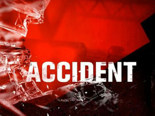 বেপরোয়া ডাম্পারের ধাক্কায় মৃত্যু একই পরিবারের ৪ জনের, বিক্ষোভে উত্তাল মঙ্গলকোট বেপরোয়া ডাম্পারের ধাক্কায় মৃত্যু একই পরিবারের ৪ জনের, বিক্ষোভে উত্তাল মঙ্গলকোট