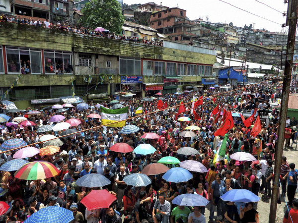 উত্তাপ বাড়ছে পাহাড়ে