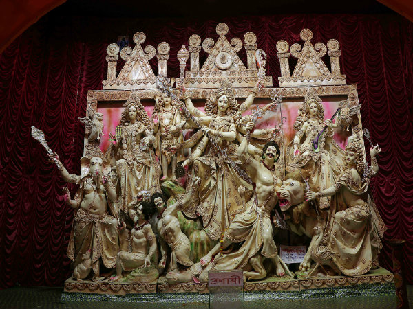 ৬২ পল্লি দেবী প্রতিমা