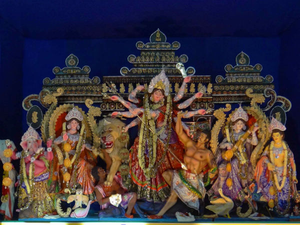 ঘুর্নী তরুন সংঘের প্রতিমা