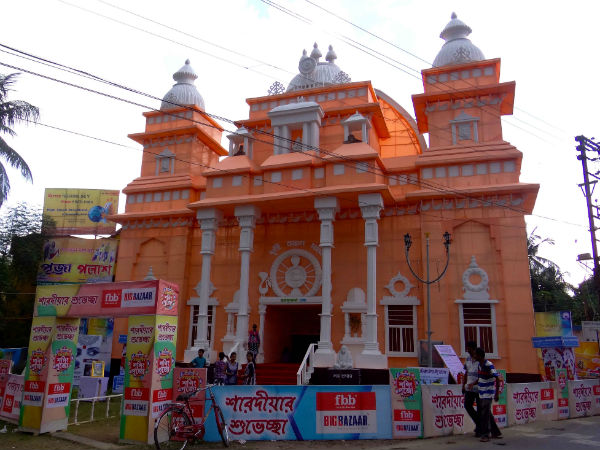 ঘুর্নী তরুন সংঘের মন্ডপ