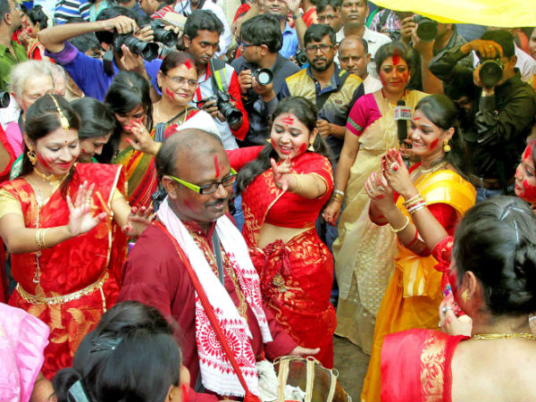 ঢাকের কাঠিতে তাল