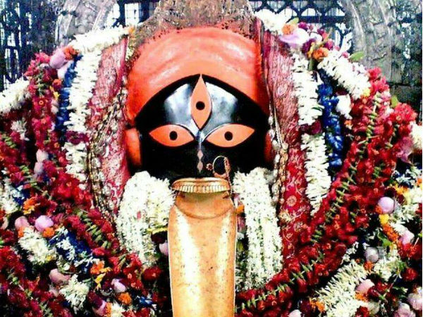 দীপাবলীতে কালীঘাটে মা দক্ষিণেশ্বরী পূজিতা হন লক্ষ্মীরূপে দীপাবলীতে কালীঘাটে মা দক্ষিণেশ্বরী পূজিতা হন লক্ষ্মীরূপে