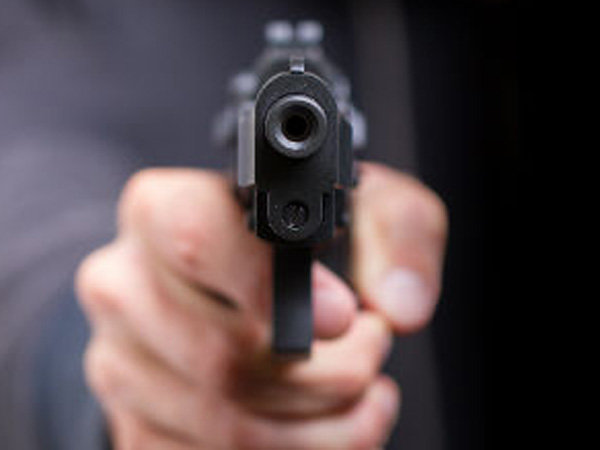 সার্ভিস রিভলভার থেকে সহকর্মীকে গুলি