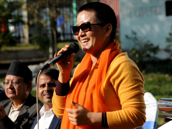 নেপালি এই জনপ্রিয় বৌদ্ধ সন্ন্যাসিনী আসলে একজন পপ তারকাও বটে! নেপালি এই জনপ্রিয় বৌদ্ধ সন্ন্যাসিনী আসলে একজন পপ তারকাও বটে!