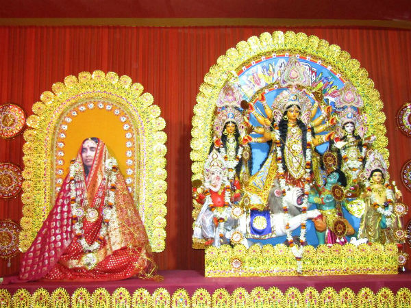 বরানগর ও খড়িয়পের আশ্রমে দুর্গারূপে পূজিতা হন মা সারদা বরানগর ও খড়িয়পের আশ্রমে দুর্গারূপে পূজিতা হন মা সারদা