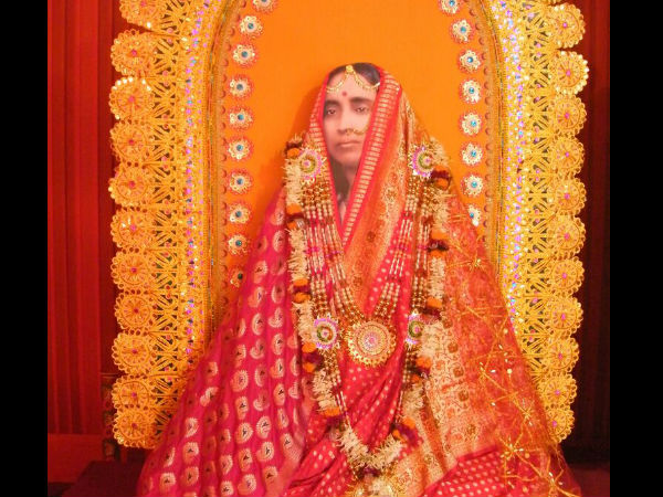 বরানগর ও খড়িয়পের আশ্রমে দুর্গারূপে পূজিতা হন মা সারদা বরানগর ও খড়িয়পের আশ্রমে দুর্গারূপে পূজিতা হন মা সারদা