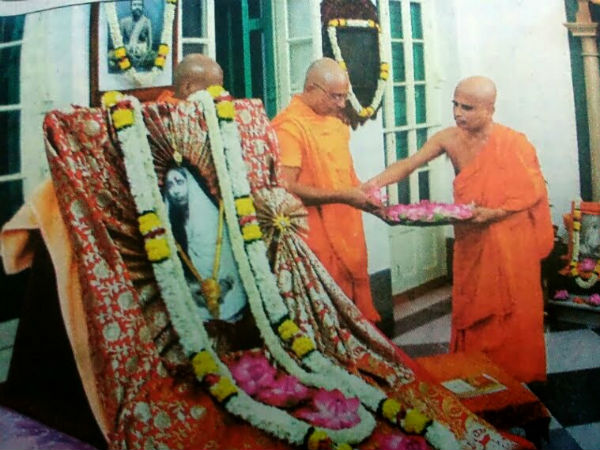 বরানগর ও খড়িয়পের আশ্রমে দুর্গারূপে পূজিতা হন মা সারদা বরানগর ও খড়িয়পের আশ্রমে দুর্গারূপে পূজিতা হন মা সারদা