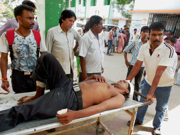 ঘরছাড়া সিপিএম কর্মীরা বাড়ি ফিরতেই বোমাবাজি, গুলি, কালীপুজোর দিনে কাটোয়ায় নামল র্যাফ ঘরছাড়া সিপিএম কর্মীরা বাড়ি ফিরতেই বোমাবাজি, গুলি, কালীপুজোর দিনে কাটোয়ায় নামল র্যাফ