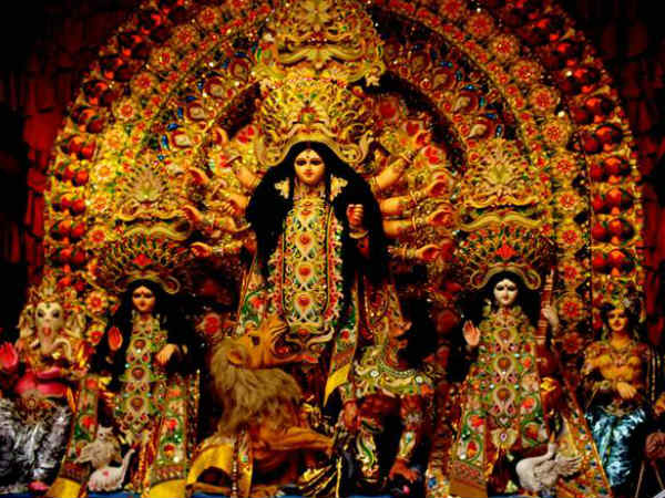 শিরনি দিয়ে সম্প্রীতির পুজোর সূচনা হয় গাজি পিরের দরগায় শিরনি দিয়ে সম্প্রীতির পুজোর সূচনা হয় গাজি পিরের দরগায়