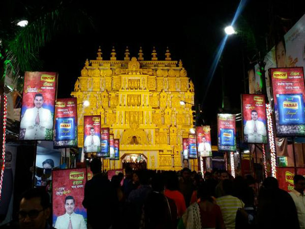 বর্ষাসুরকে হারিয়ে আম বাঙালির ‘ডেস্টিনেশন মণ্ডপ’ বর্ষাসুরকে হারিয়ে আম বাঙালির ‘ডেস্টিনেশন মণ্ডপ’