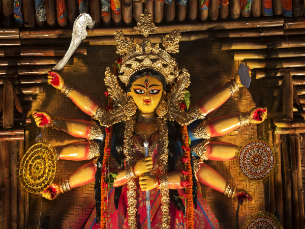 আজ মহাষষ্ঠী, বিক্ষিপ্ত বৃষ্টি উপেক্ষা করে জনজোয়ারের পথে শহর আজ মহাষষ্ঠী, বিক্ষিপ্ত বৃষ্টি উপেক্ষা করে জনজোয়ারের পথে শহর