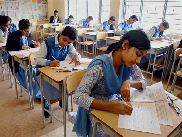 কীভাবে পালিত হয় মাতৃপিতৃ দিবসের উদযাপন?