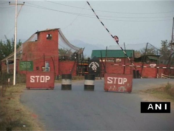 কাশ্মীরের সেনা ক্যাম্পে ফের জঙ্গি হামলা, মৃত ২ জঙ্গি কাশ্মীরের সেনা ক্যাম্পে ফের জঙ্গি হামলা, মৃত ২ জঙ্গি