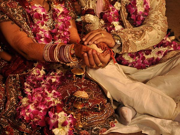 আধার কার্ড না থাকলে এই মন্দিরে বিয়ে করতে পারবেন না! আধার কার্ড না থাকলে এই মন্দিরে বিয়ে করতে পারবেন না!