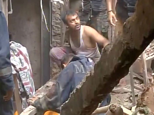 মুম্বইয়ে বহুতলের নীচে চাপা পড়ে মৃত ৪, আহত ৩ মুম্বইয়ে বহুতলের নীচে চাপা পড়ে মৃত ৪, আহত ৩