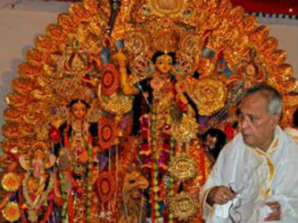 বীরভূমে বাড়ির দুর্গাপুজোয় রাষ্ট্রপতি বীরভূমে বাড়ির দুর্গাপুজোয় রাষ্ট্রপতি