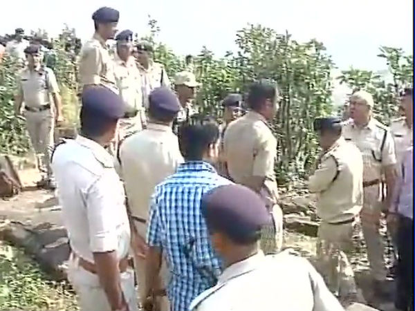 এনকাউন্টারে মৃত ৮ জঙ্গির মৃত্যু নিয়ে চাপাানউতোর রাজনৈতিক দলগুলির মধ্যে