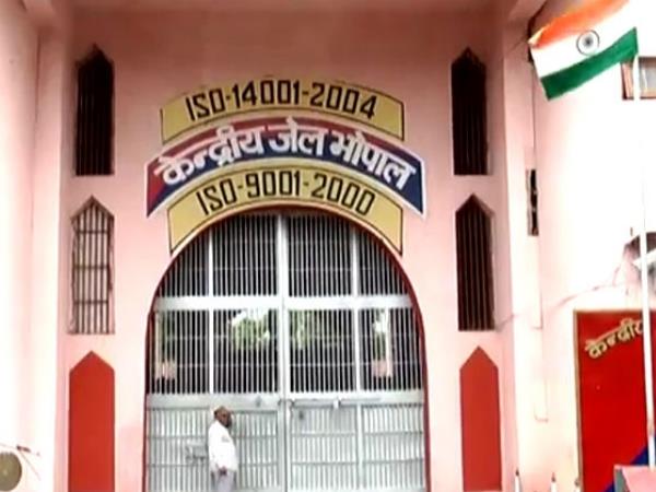 ভোপাল সেন্ট্রাল জেলের নিরাপত্তায় বসানো হল বৈদ্যুতিক প্রাচীর