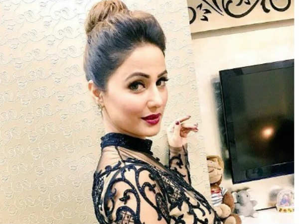 হিনার একঘেয়েমি