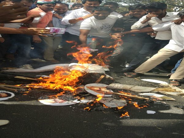 মুম্বইয়ে কংগ্রেসের বিক্ষোভ