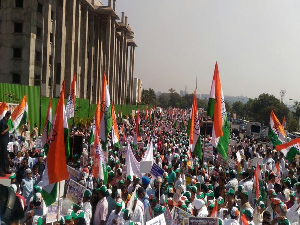 কলকাতায় তৃণমূলের প্রতিবাদ